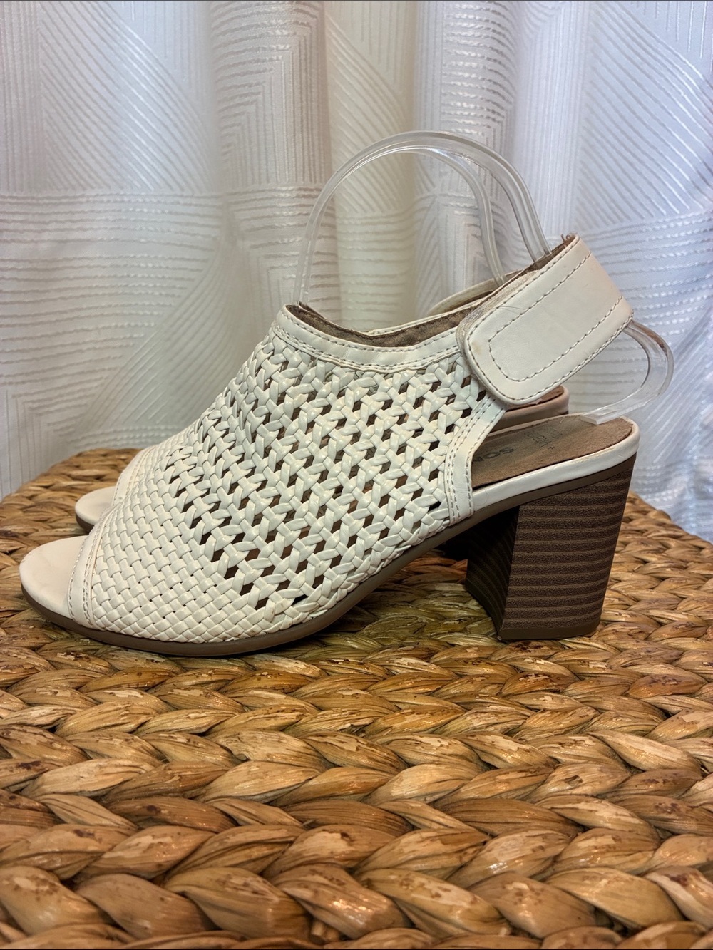 Sonoma Vitalize “Basset Hound” Woven Open-Toe Block Heel Sandal Women Sz 8 Cream